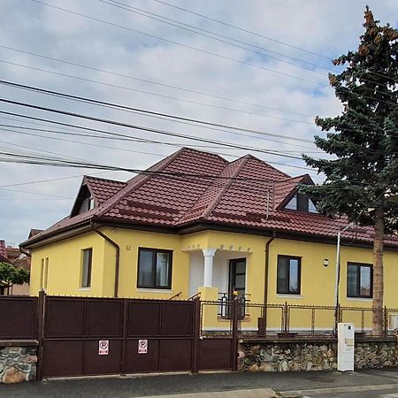 Yellow House Sibiu Exteriör bild