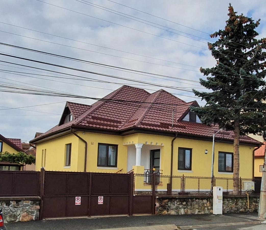 Yellow House Sibiu Exteriör bild